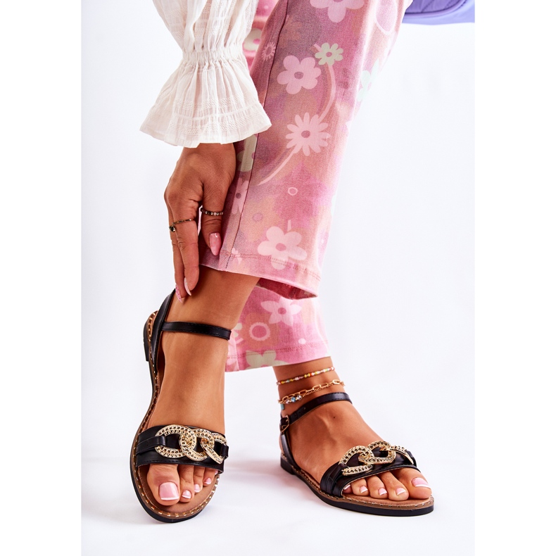 S.Barski Dámské sandály na plochých podpatcích s řetízkem černá Minevra 2