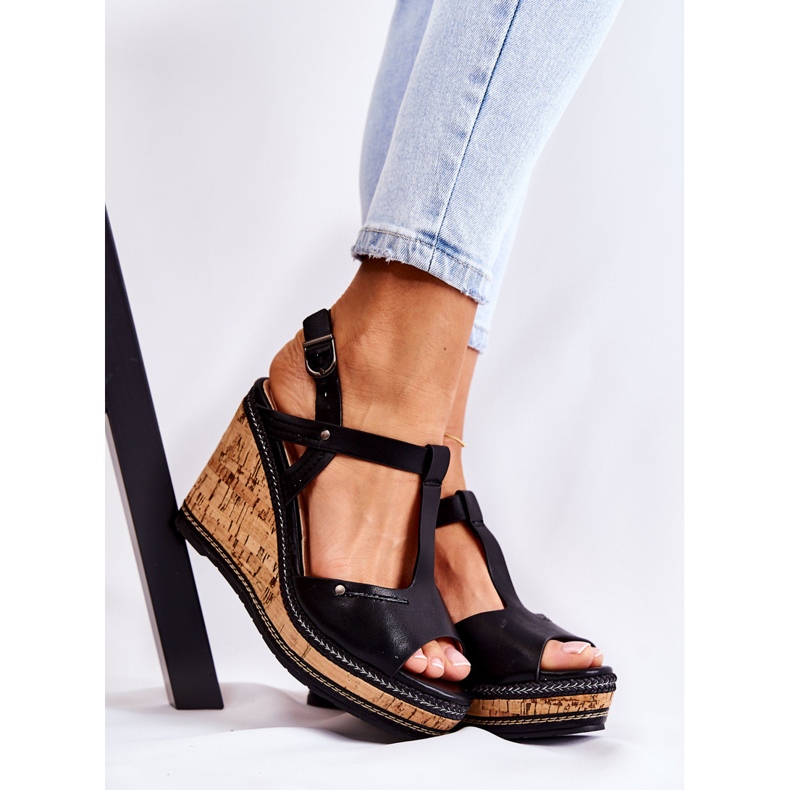 PG1 Klasické černé kožené sandály Valorin na klínu černá 1