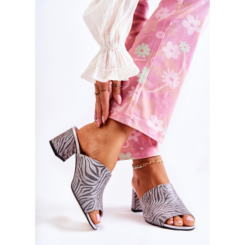 Kožené dámské pantofle na vysokém podpatku Zebra šedá Nessita stříbrný 2