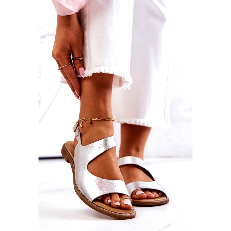 Sandály s koženou přezkou Lewski 3041 Silver stříbrný 2