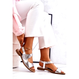 Sandály s koženou přezkou Lewski 3041 Silver stříbrný 4