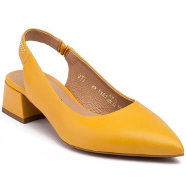 Marco Shoes Žluté kožené sandály s ozdobnými proužky žluť 1