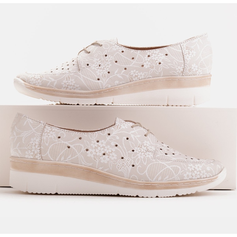 Radoskór Pohodlné nízké klínové boty pro širší nohu béžový 1 Radoskór Pohodlné nízké klínové boty pro širší nohu béžový 1