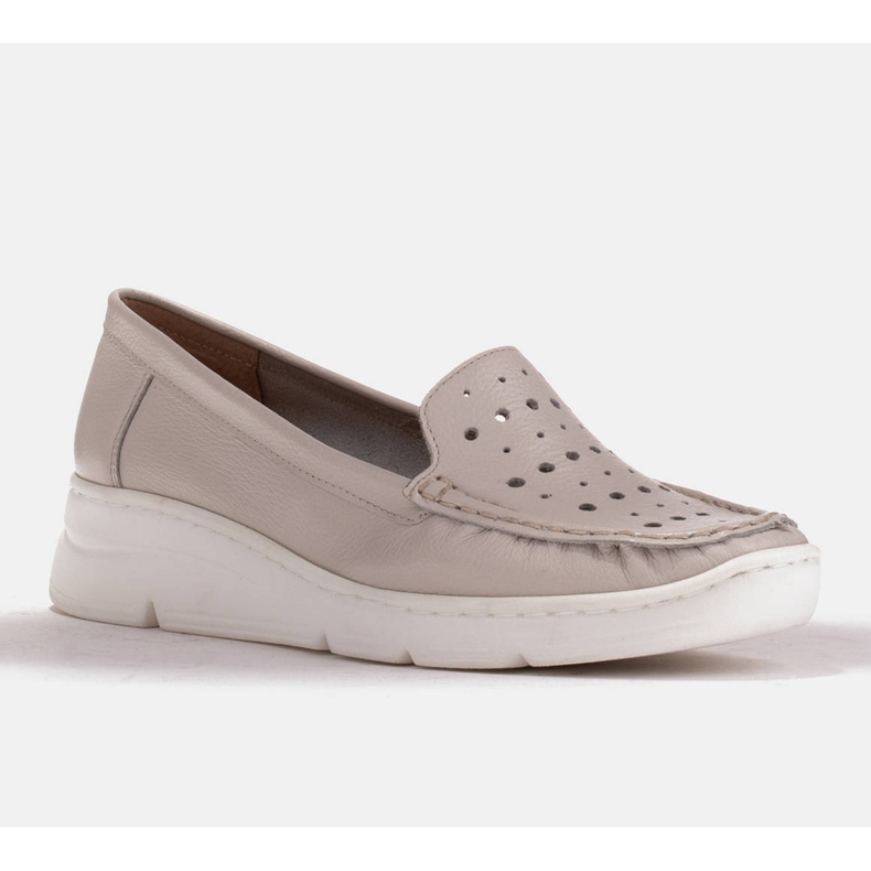 Radoskór Pohodlné kožené mokasíny s perforací béžový 1 Radoskór Pohodlné kožené mokasíny s perforací béžový 1