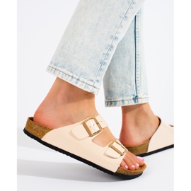 W. Potocki Lakované pantofle Potocki béžový 2