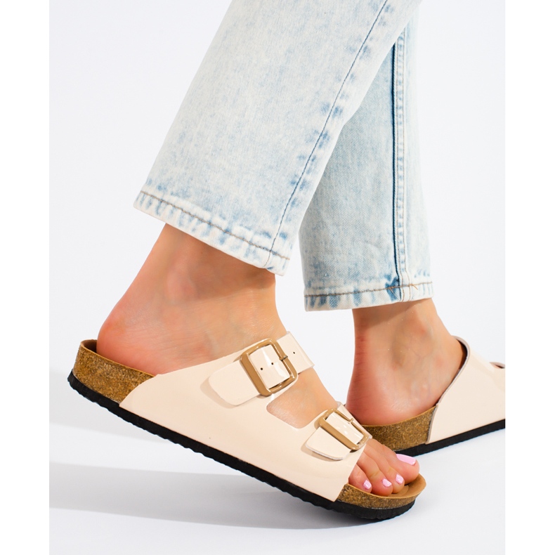 W. Potocki Lakované pantofle Potocki béžový 2