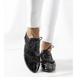 Černé lakované boty značky Brett černá 1