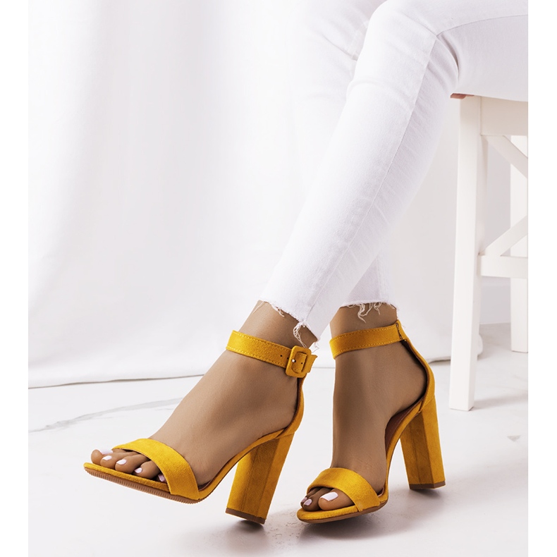 Žluté sandály na Hopkinsově sloupku žlutá 1