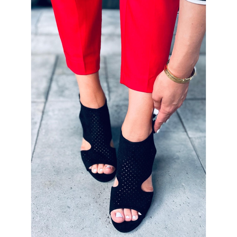 Prolamované sandály na vysokém podpatku Guala Black černá 2 Prolamované sandály na vysokém podpatku Guala Black černá 2