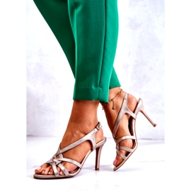 Kožené sandály na vysokém podpatku Laura Messi 2002 béžová a zlatá béžový 3 Kožené sandály na vysokém podpatku Laura Messi 2002 béžová a zlatá béžový 3