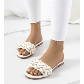 BM Bílé elegantní pantofle Correra bílý 1