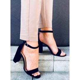 Sandály na vysokém podpatku od Ariel Black Suede černý 2