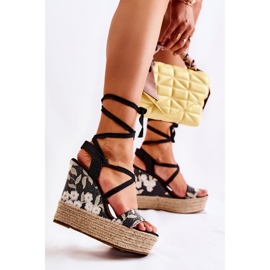 WS1 Módní vázané černé sandály na klínku Recife černá 1