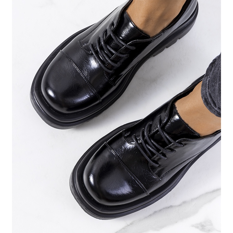 Černé boty na traktorové podrážce od Henta černá 1