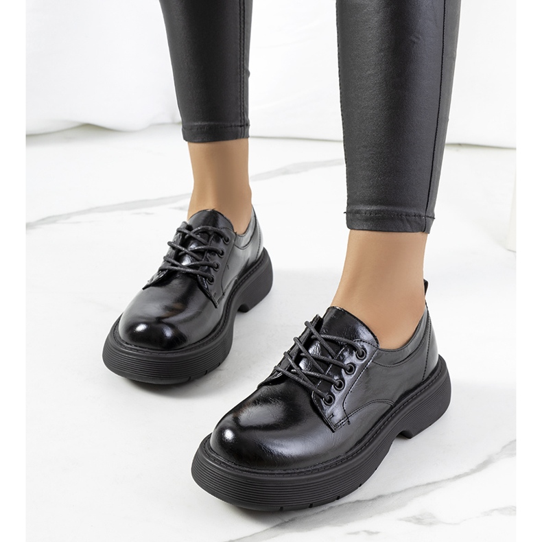 Černé šněrování na platformě Henris černý 1