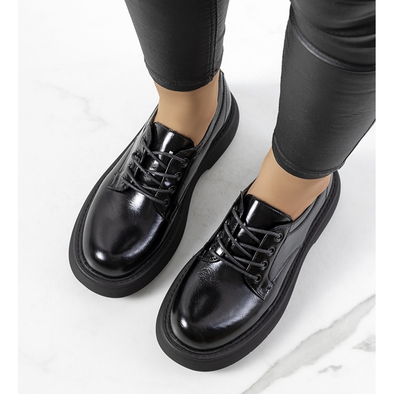 Černé šněrování na platformě Henris černá 2