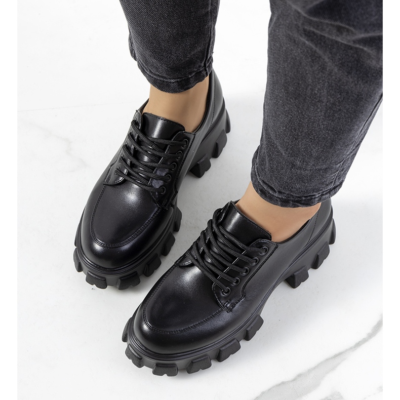 Černé boty na traperové podrážce Massey černá 1 Černé boty na traperové podrážce Massey černá 1