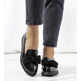 BM Černé lakované boty Voeren černý 1