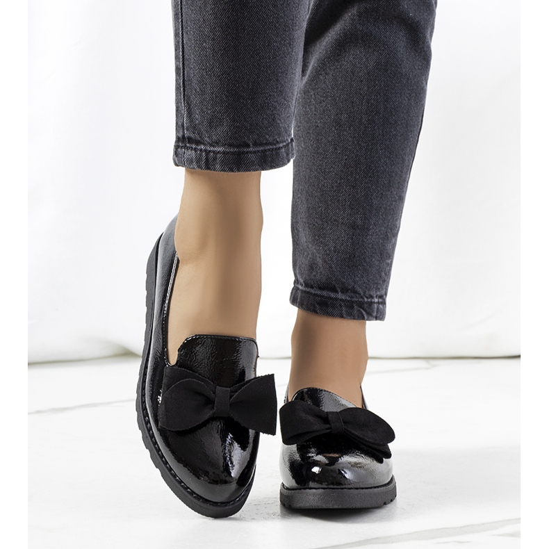 BM Černé lakované boty Voeren černý 1