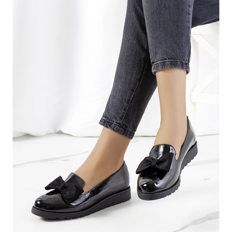 BM Černé lakované boty Voeren černý 2