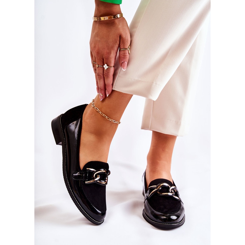 Klasické mokasíny s řetízkem Laura Messi 2531 černá 1 Klasické mokasíny s řetízkem Laura Messi 2531 černá 1