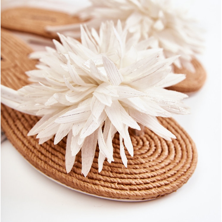 Dámské žabky s látkovým ornamentem v bílé barvě Eviana bílý 2