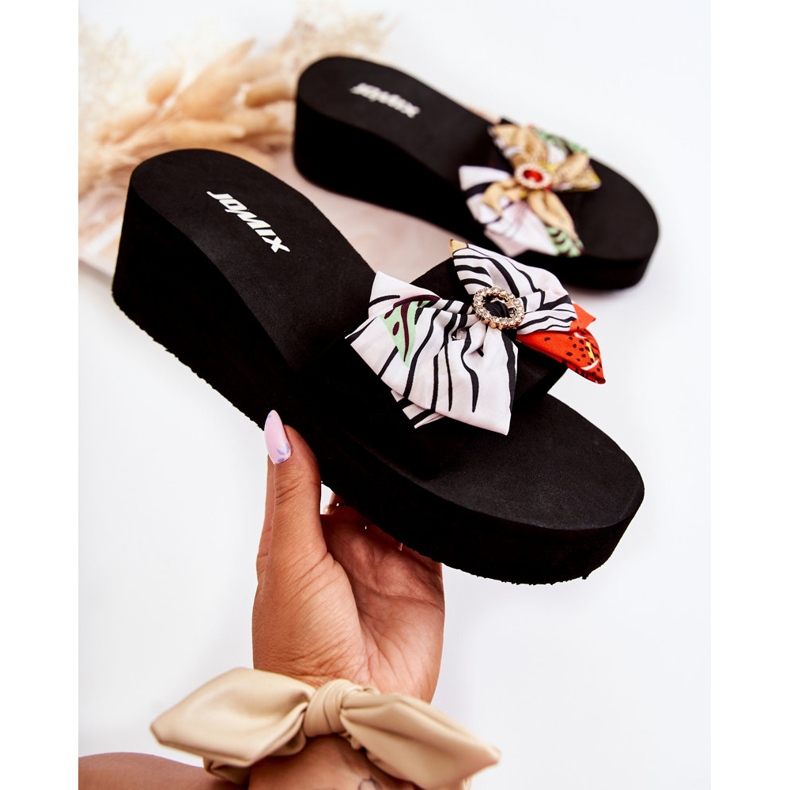 WJ1 Dámské bílé pantofle Silana Foam Wedge bílý vícebarevný 1