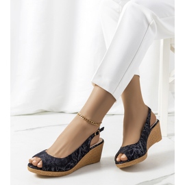 Černé sandály na klínku Beldesa černá 1