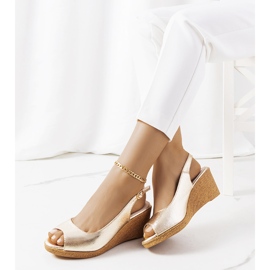 BM Sandály na klínku Golden Beldes zlatý 1