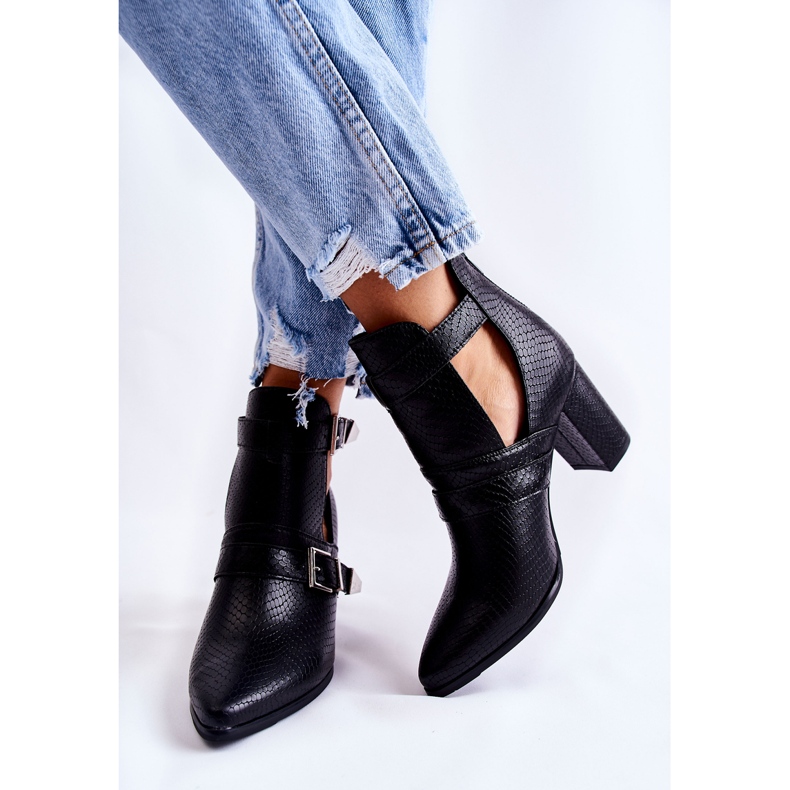 WJ2 Módní kozačky na sloupku s výřezy černé suelo černá 2