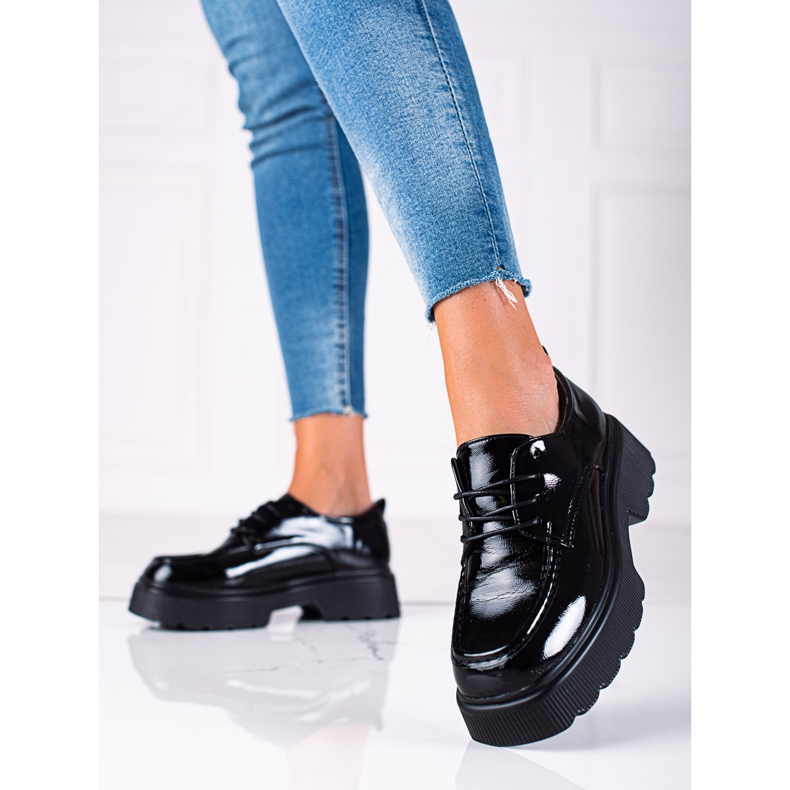 Černé lakované boty Vinceza černá 1