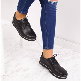 Černé kožené dámské boty Helios 380 černý 1