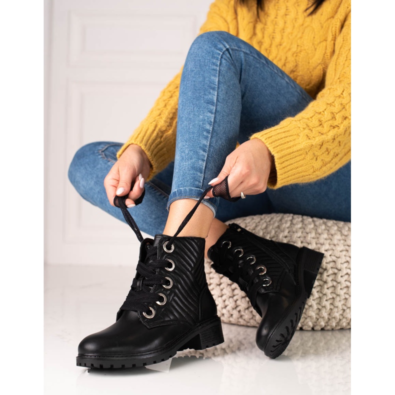 Černé dámské šněrovací kozačky Shelovet s prošíváním černá 1