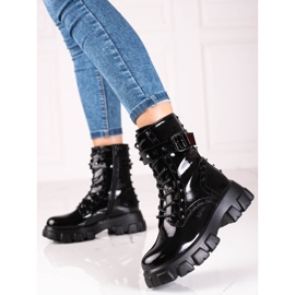 Lakované černé dámské tašky Shelovet s cvočky černá 1