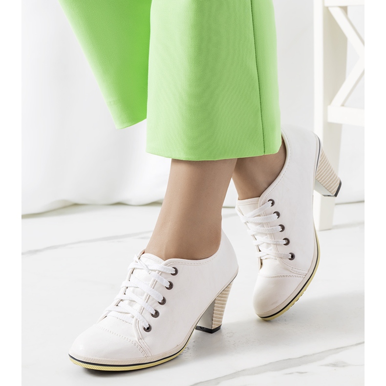 Bílé brogy na belisle postu bílý 1