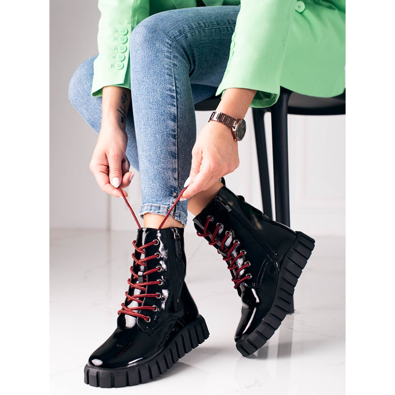 W. Potocki Černí vysocí dělníci na platformě Potocki černá 2