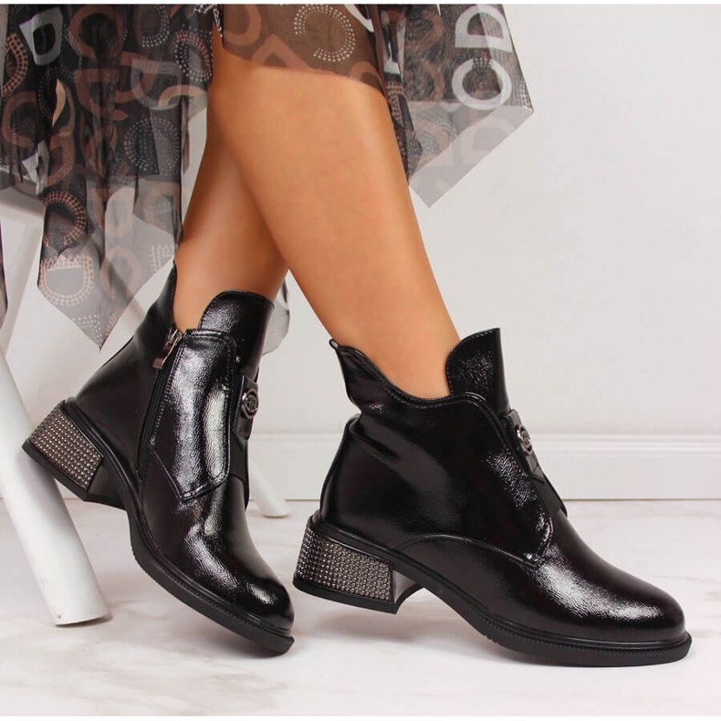 Černé dámské kozačky Filippo na ozdobném bloku černá 1