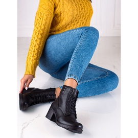 T.Sokolski Kožené boty Sokolski Dasmkie černé na sloupku černá 1