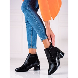 T.Sokolski Černé dámské Chelsea boty na vysokém podpatku Sokolski černá 1