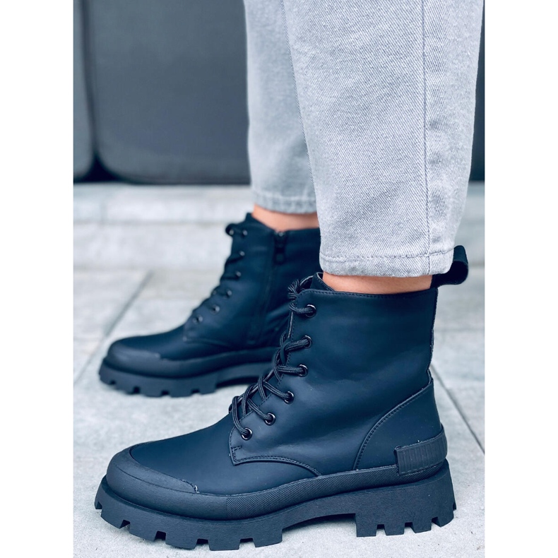 Černé trekové boty Arlen černý 2