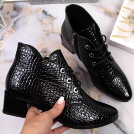 Dámské černé lakované boty z hadí kůže Vinceza černá 1