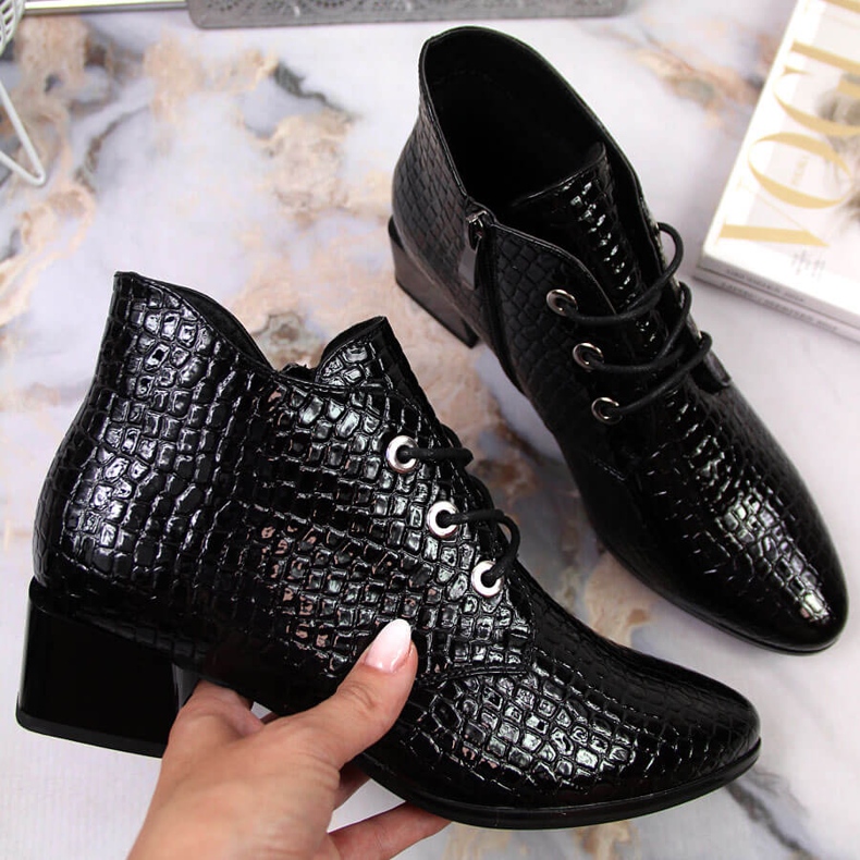 Dámské černé lakované boty z hadí kůže Vinceza černá 1