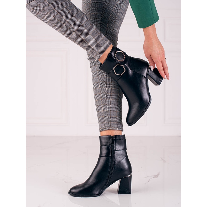 T.Sokolski Černé dámské boty Sokolski na širokém sloupku černá 1