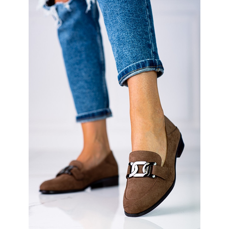 Elegantní dámské mokasíny s řetízkem Vinceza hnědé hnědý 1 Elegantní dámské mokasíny s řetízkem Vinceza hnědé hnědý 1