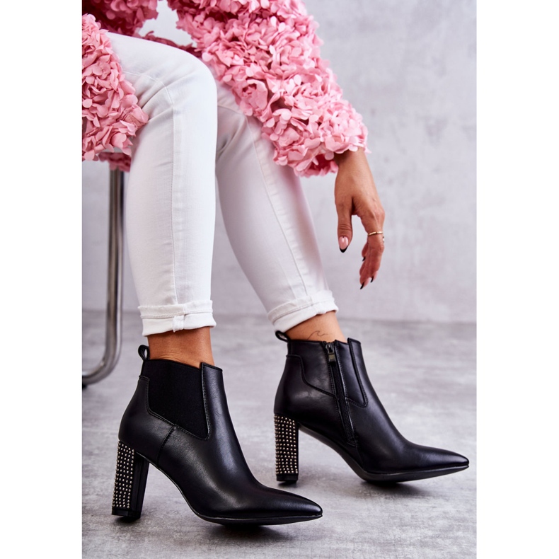 PG1 Elegantní černé boty Elinor na sloupku s tryskami černá 1