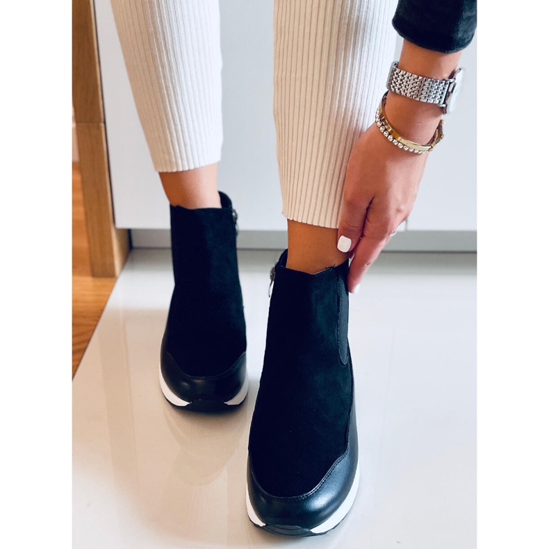 Boty na klínku Byers Negro černá 2