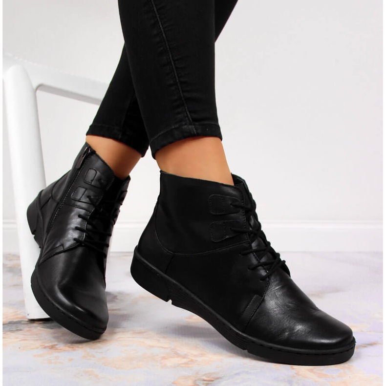 Pohodlné zateplené černé kožené boty pro ženy Łukbut 1816 černá 1