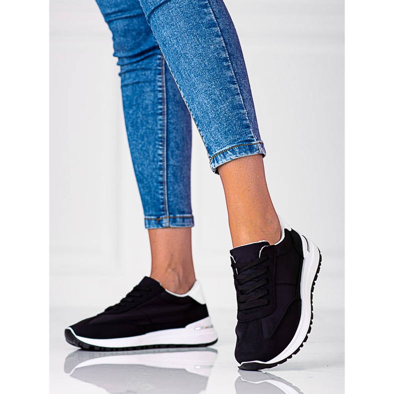 Pohodlné dámské sportovní boty z látky Shelovet černá 1 Pohodlné dámské sportovní boty z látky Shelovet černá 1