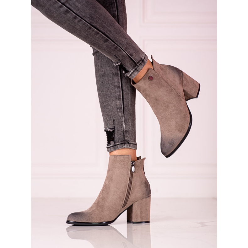 Hnědé dámské kozačky Shelovet s ozdobným zipem vzadu hnědý 1