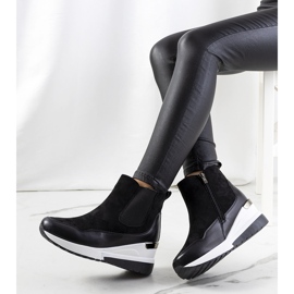 BM Černé zateplené boty na klínku Arkala černý 1